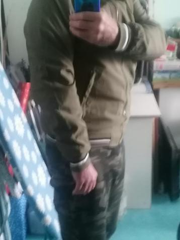 Veste kaki beschikbaar voor biedingen