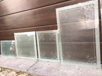 12 stuks geëtst glas uit oud herenhuis  beschikbaar voor biedingen