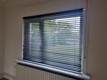 Zwarte houten lamellen (3 verschillende maten) beschikbaar voor biedingen