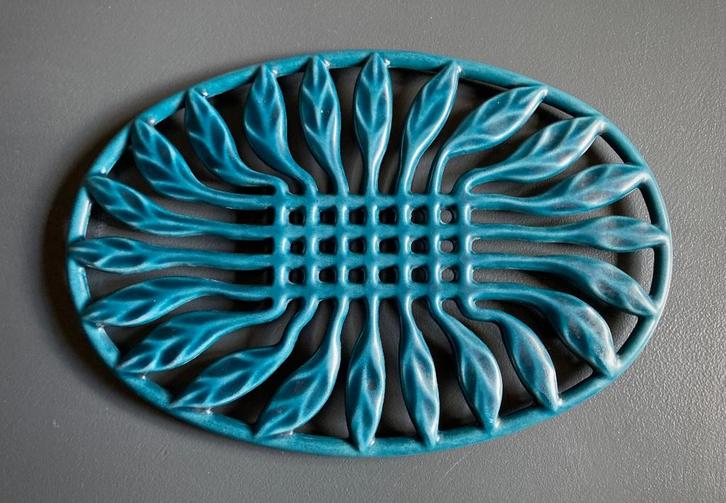 Céladon groen geëmailleerde gietijzeren onderzetter, Huis en Inrichting, Woonaccessoires | Onderzetters, Zo goed als nieuw, Overig