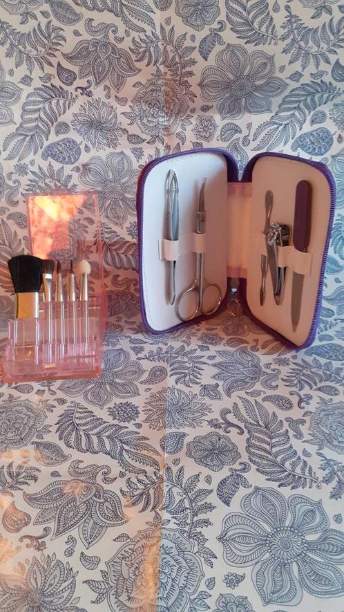 Accessoire pour maquillage et manucure (modèle 2), Handtassen en Accessoires, Uiterlijk | Cosmetica en Make-up, Nieuw, Make-up