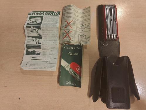 Kit de survie Victorinox vintage., Caravanes & Camping, Outils de camping, Neuf, Enlèvement ou Envoi