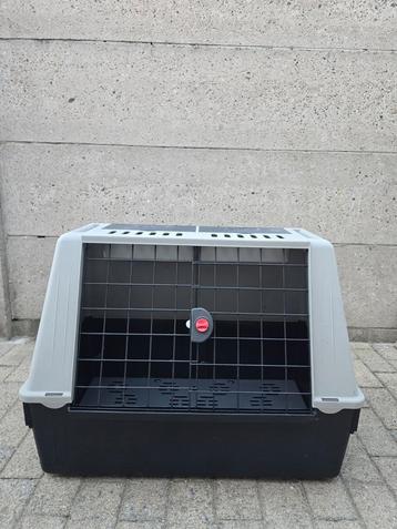 Hondenbench voor auto beschikbaar voor biedingen