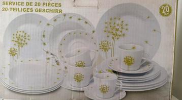 Prachtig 20-delig servies met bloemenprint  beschikbaar voor biedingen