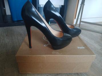 Christian louboutin pumps maat 38.5 nieuwstaat  beschikbaar voor biedingen
