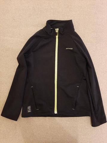 Tennisvest maat 116-122 beschikbaar voor biedingen