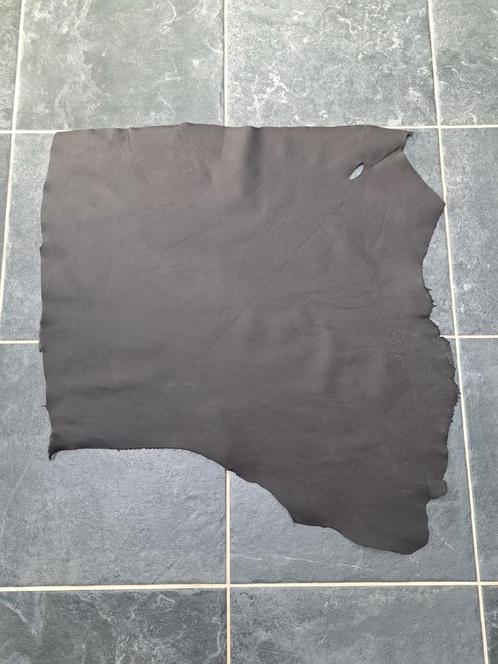 Halve vierkante meter dun stevig leder, Hobby en Vrije tijd, Stoffen en Lappen, Zo goed als nieuw, Ophalen of Verzenden