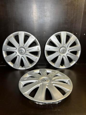 3 wieldoppen Toyota corolla avensis yaris aygo 15" beschikbaar voor biedingen
