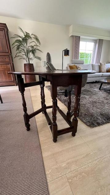 Antieke bijzettafel / wandtafel in eik beschikbaar voor biedingen