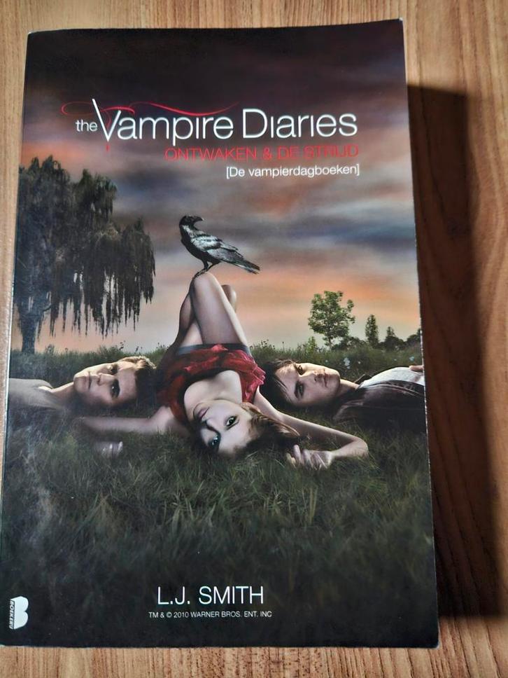 Vampire diaries L.J. Smith - Ontwaken en de strijd, Boeken, Kinderboeken | Jeugd | onder 10 jaar, Zo goed als nieuw, Ophalen