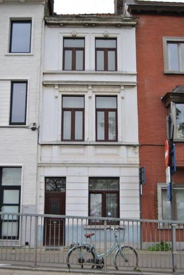 Zeer ruime woning met 4 slaapkamers te koop nabij Gent centr disponible aux enchères