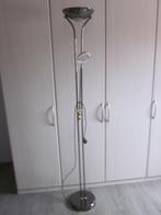 hoge staanlamp met leeslamp grijze metaalkleur, Huis en Inrichting, Lampen | Vloerlampen, Ophalen, Zo goed als nieuw, Metaal, Modern