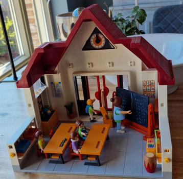 Playmobil schooltje met toebehoren  beschikbaar voor biedingen