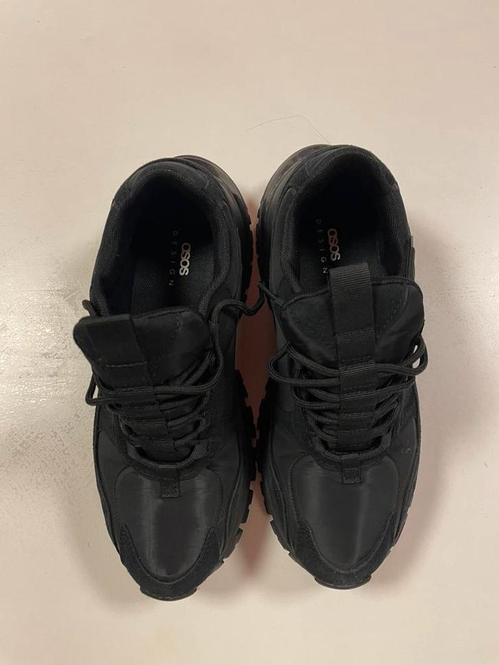 Moderne en stevige zwarte sneakers voor op straat en sport,, Sport en Fitness, Dansen, Zo goed als nieuw, Schoenen, Ophalen of Verzenden