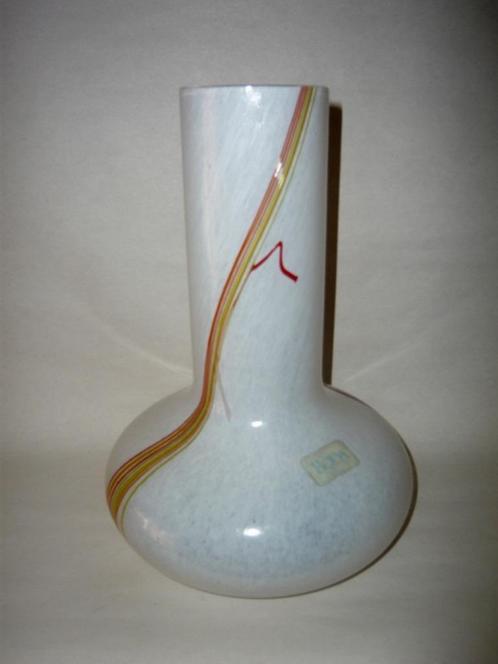 KOSTA BODA VAAS RAINBOW ONTWERP BERTIL VALLIEN CA 1975, Antiek en Kunst, Antiek | Glaswerk en Kristal, Ophalen of Verzenden