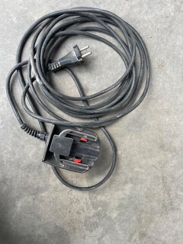 Adapter 230v, lader en koffer romax compact beschikbaar voor biedingen
