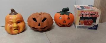 Windlicht van terracotta pompoen beschikbaar voor biedingen