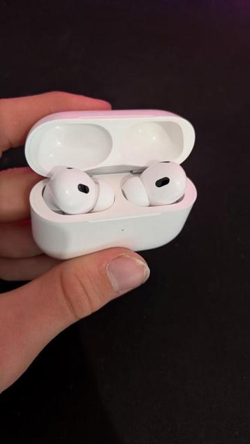 Apple AirPods Pro (2nd generation) beschikbaar voor biedingen