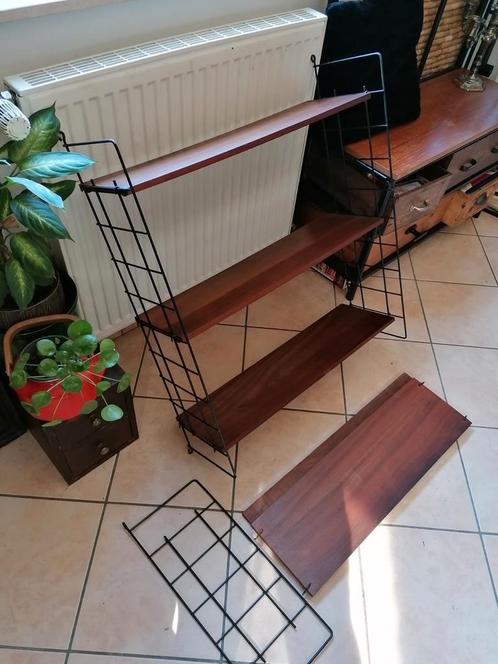 Étagère murale filaire et modulaire vintage Scandinave, Huis en Inrichting, Woonaccessoires | Wandplanken en Boekenplanken, Gebruikt