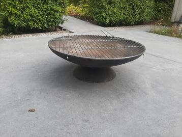 Vuurschaal  met rooster voor BBQ. beschikbaar voor biedingen