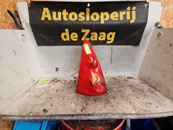 Achterlicht links van een Peugeot 107 beschikbaar voor biedingen