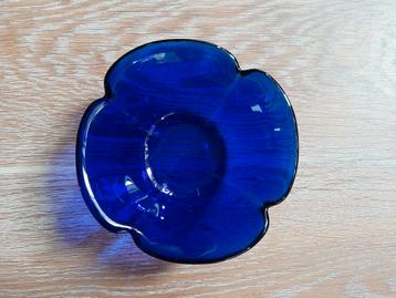 Prachtig blauw potje bloemvorm beschikbaar voor biedingen