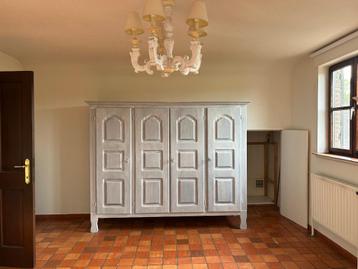 Gratis Slaapkamer kast en commode en spiegel  beschikbaar voor biedingen