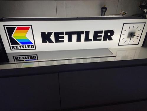 Lichtreclame KETTLER met klok, Verzamelen, Merken en Reclamevoorwerpen, Zo goed als nieuw, Lichtbak of (neon) lamp, Ophalen