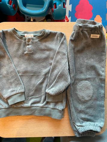 Groene sweatshirt en joggingbroek maat 80 beschikbaar voor biedingen