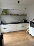 BRUGMAN HOOGGLANS KEUKEN MET KASTENWAND, Ophalen, Wit, Hoekkeuken, Graniet of Steen