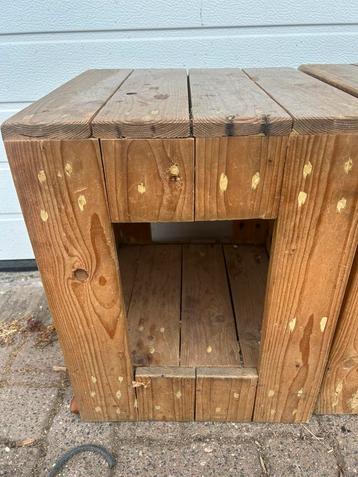 Houten huisdiernestje im stevig hout. beschikbaar voor biedingen