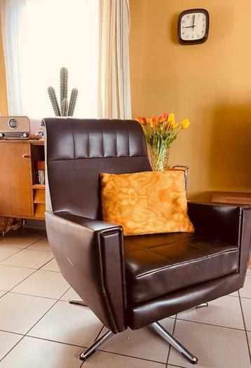 Vintage fauteuil beschikbaar voor biedingen