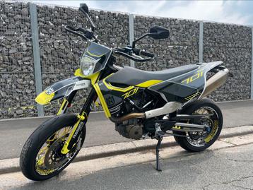 Husqvarna 701 2021 4000km pot remus CT OK  disponible aux enchères