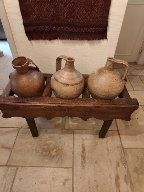 Oude Spaanse kruiken in houten rek, Antiek en Kunst, Curiosa en Brocante, Ophalen