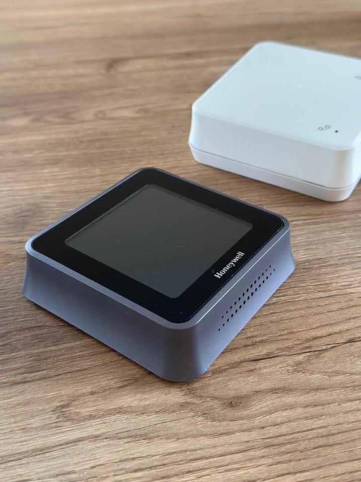 Honeywell Lyric T6 slimme thermostaat zwart, Doe-het-zelf en Bouw, Thermostaten, Zo goed als nieuw, Slimme thermostaat, Ophalen of Verzenden