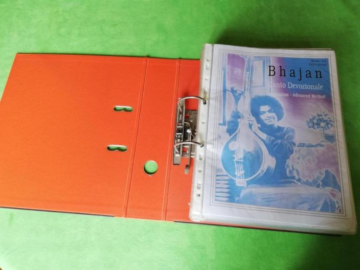 BHAJAN HARMONIUM ADVANCED METHOD, Canto Devozionale, Boeken, Overige Boeken, Gelezen, Ophalen of Verzenden