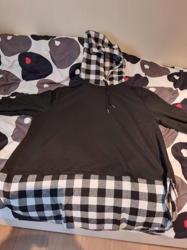 In super perfecte staat Hoodie 
Maat 4XL 

Zwart/wit 

Spijt, Kleding | Dames, Grote Maten, Zo goed als nieuw, Jasje of Colbert