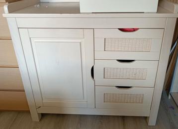 Luierkast / luiertafel met 1deur met legplank en 3 schuiven beschikbaar voor biedingen
