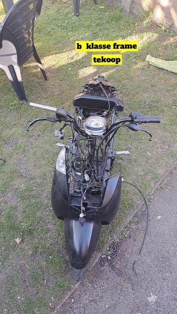 b klasse frame sym mio, Fietsen en Brommers, Snorfietsen en Snorscooters, Ophalen, Gebruikt, SYM