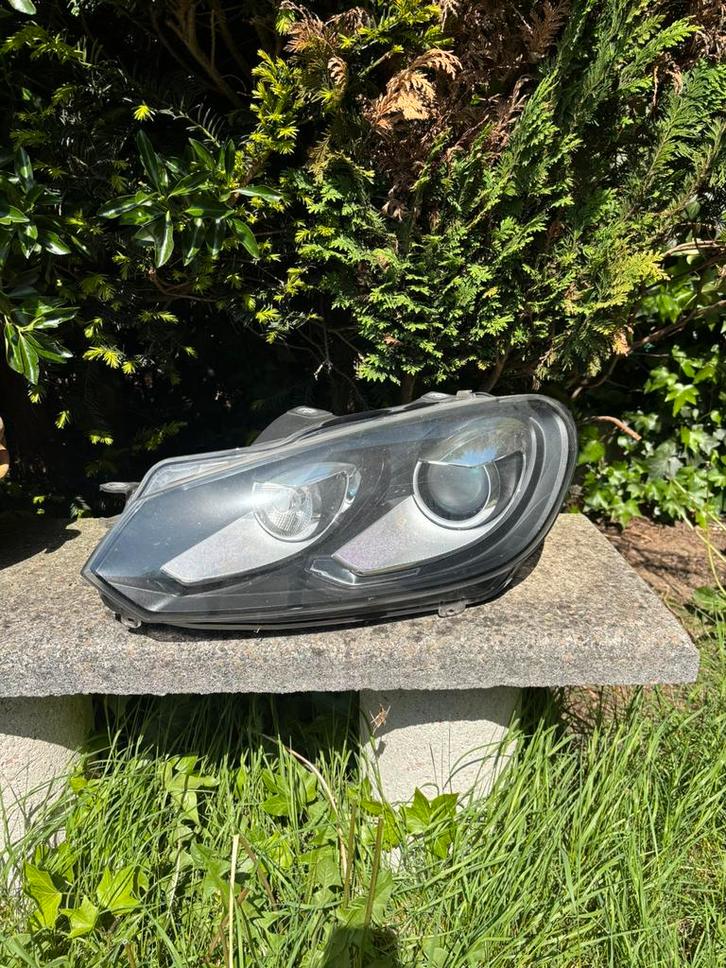 Phare gauche BI XENON DIRECTIONNEL SANS LED VW GOLF 6, Autos : Pièces & Accessoires, Éclairage, Volkswagen, Utilisé, Enlèvement ou Envoi