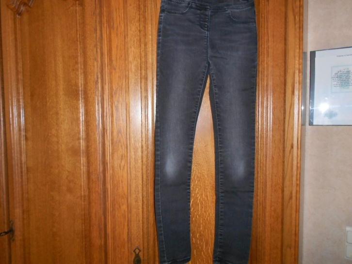 jean noir mt 134 TAO, Enfants & Bébés, Vêtements enfant | Taille 134, Utilisé, Fille, Pantalon, Enlèvement ou Envoi