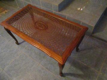 Salontafel van eikenhout en geglazuurd. beschikbaar voor biedingen