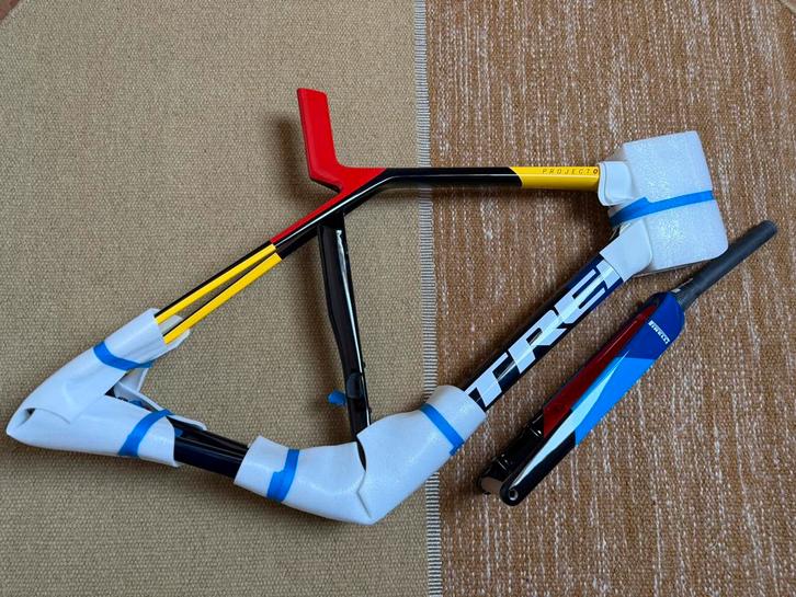 Trek madone gen8 team slr9 project one frameset medium, Fietsen en Brommers, Fietsen | Racefietsen, Nieuw, Carbon, 53 tot 57 cm