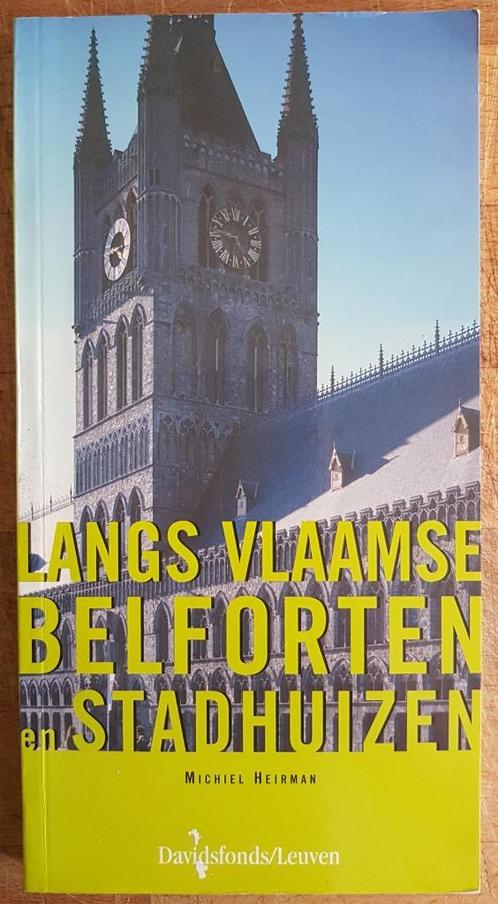 Langs Vlaamse belforten en stadhuizen - Michiel Heirman, Livres, Art & Culture | Architecture, Comme neuf, Enlèvement ou Envoi