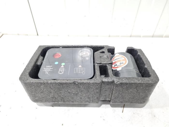 Kit de réparation pneus d'un BMW 2-Serie, Autos : Pièces & Accessoires, Autres pièces automobiles, BMW, Utilisé, 3 mois de garantie