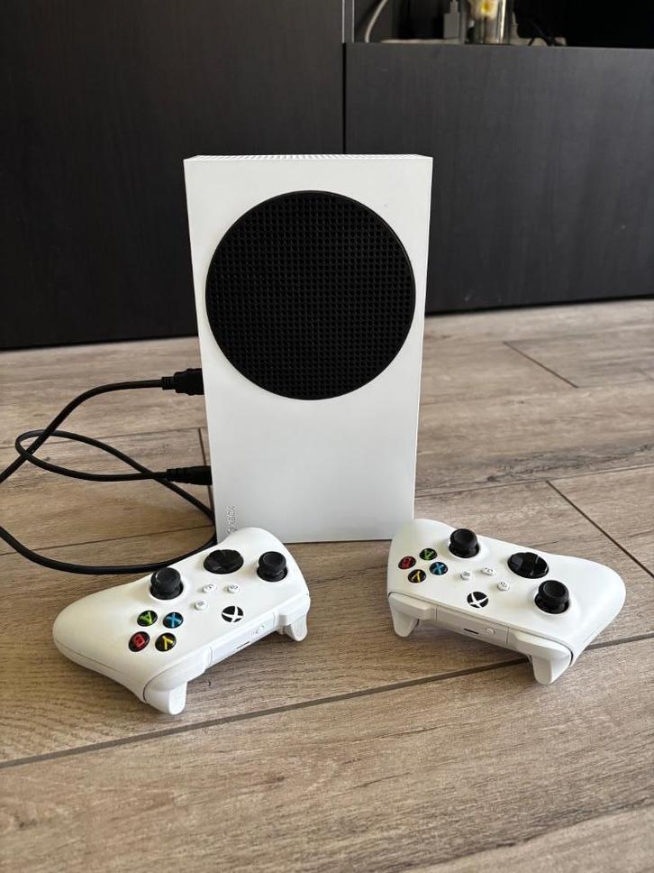 Xbox Series S Wit – Zo goed als nieuw, met 2 controllers, Games en Spelcomputers, Spelcomputers | Xbox Series X en S, Zo goed als nieuw
