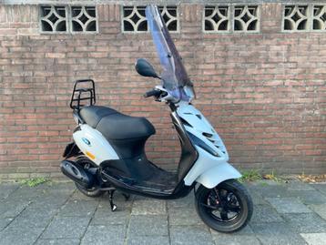 ZEERRRR MOOIE VOLLE PIAGGIO ZIP A KLASSE BOUWJAAR 2014 beschikbaar voor biedingen