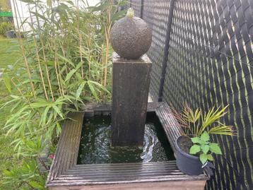 Grote Fonteyn/ waterval in natuursteen met bak en visse beschikbaar voor biedingen