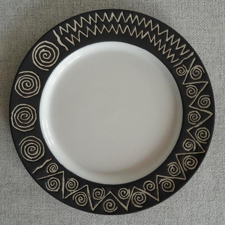 Assiette à dessert Habitat Scaffito vintage des années 80, Maison & Meubles, Cuisine | Vaisselle, Comme neuf, Céramique, Enlèvement ou Envoi