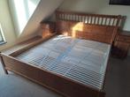 Hemnes bed 180x200 + lattenbodems + 2 nachtkast + commode, Ophalen, Gebruikt, Bruin, Klassiek